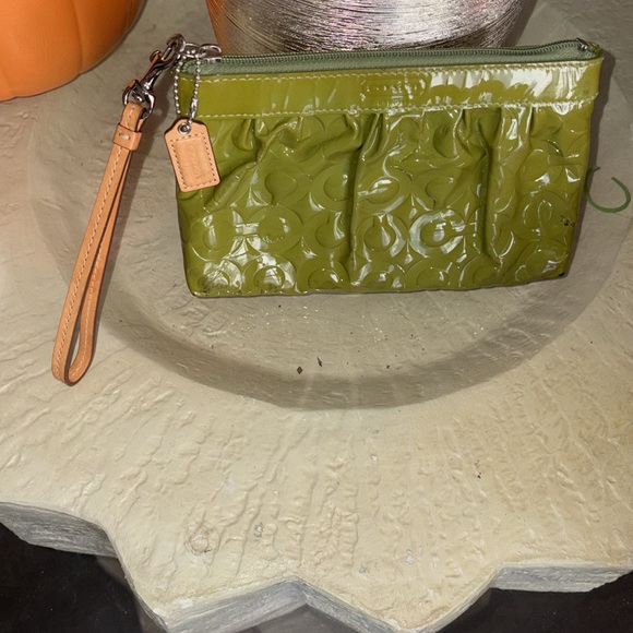Coach olive green wristlet used. smoke free home - Picture 3 of 3